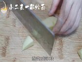 土豆简单切几刀，这样做小孩子最爱吃，做法简单，一大盆全吃光！