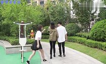 美女为了约闺蜜逛街,也是费尽心机,太逗了