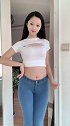 肤白貌美的长发姑娘，她这自拍的样子，笑起来真是太好看了