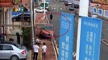 广东深圳：男子醉驾撞人后跑了，躲一边抓紧“安排工作”