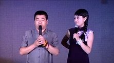 魏三和美女搭档上台，现场总是笑声不断，掌声一片
