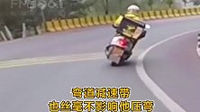 压弯技术哪家强？外卖小哥来展示，弯道减速带也丝毫不影响他压弯