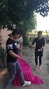 美女老板也不容易！咱们去那边坐吧！