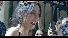 迪丽热巴跨年暗黑系造型意外“撞”金智妮，真唱却被吐槽唱功差