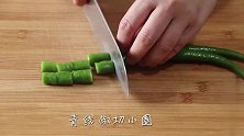 这是蒜香猪脆骨的做法，猪肉焦香可口，风味独特，做法超简单