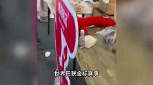 哈马参赛者边跑边吃席！锅包肉、红肠应有尽有，网友：嘴比腿累！