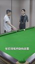 为什么说每个人理解的台球分离角可能不一样？？你觉得这个球低杆能K黑8吗台球 台球教学 新锐台球学院