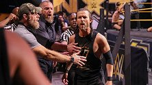 NXT第575期：冲突升级！阿飞哥一脚踹晕亚当-科尔 连劝架的HHH也怒了