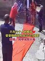 辽宁大连：只有六个人的婚礼，婆婆奶奶放礼花公公当摄影