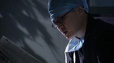 案发现场：财务室被焚烧殆尽，警方潜入调查，谁料竟突现子弹