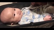 小宝宝爸爸终于下班了，太开心了！