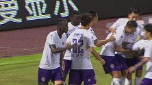 杨一虎右翼晃出空挡起球传中 巴巴卡空位头球抢射破门