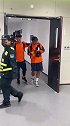 青岛德比最后时刻受伤 邝兆镭赛后步履蹒跚