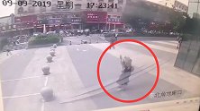 监控曝光！写字楼高空坠物 山西一女孩路过被砸身亡