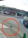 河北唐山：酒驾父亲送孩子上学撞车，8岁儿子被甩了出去