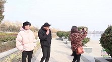 两憨货公园调戏美女，当美女叫来男友，两憨货的举动笑翻了