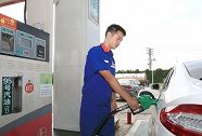 新型汽油正式开始使用，以前汽油成为历史？车主：新油不给力