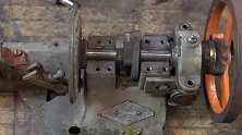 1910年的锯片打磨器，这可是古董啊，看看老外是如何翻新的