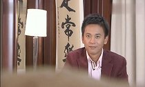 小萱初来乍到,主管让她示范操作,不料出丑了