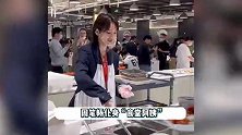 周笔畅化身食堂小妹打饭，一大勺分量十足，网友她手居然不抖！