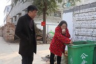 母亲给女儿50万，却只给儿子30万，结局弟弟做法让人感动