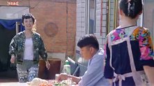 男子一个人喝闷酒，亲戚轮流劝导不想反遭他嘲笑