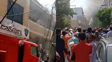 巴基斯坦一载有约百人客机坠毁落入居民区 当地医院进入紧急状态