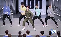 张艺兴带领训练生跳舞,随意跳都很有范儿,全体频频发出赞叹!