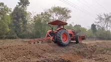 为什么拖拉机前方加铲子堪比推土机平整农田 ？