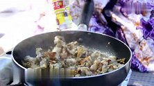 农村美女炒的一手好菜，一看就是家里的贤内助