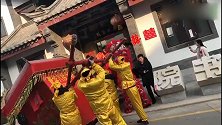 爱情中最美情话，大概就是八抬大轿娶你入门，这婚礼看着真喜庆