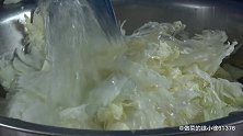白菜和冻豆腐最解馋的做法，东北冬天家家必做，每次都吃不够
