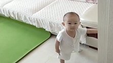 一岁的熊孩子没法治了，路都走不稳还知道顶嘴了，看完不许笑！