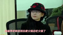61岁杨丽萍花海吃火锅，亲自上菜抚摸鲜花，宛如少女