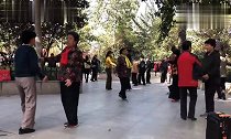 西安西郊小树林,市民休闲娱乐的好地方,热闹的很