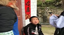 弟弟把姐姐的素颜照，传到了网上，接下来一刻，真是太逗了！
