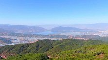 航拍远眺西昌市区和邛海，这块地太好了，不愧是凉山州的首府