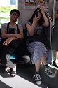 日本地铁上偶遇姑娘，她抬头的一瞬间，鬼知道我看了多少遍