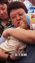 韩红 得知小孩子患先天性胆道闭塞，多家医院已放弃，他说只要有一线希望就不能放弃，医药费全出，我绝不能见死不救