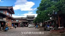 抬头即可见玉龙雪山，这座古镇实在太适合闭关短住