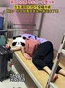 河南济源：这是有多想回家啊，女生提前收拾好行李睡床板