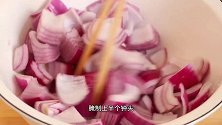 洋葱腌着吃才好吃，教你一招，不起锅不生火，连吃一个月都不腻