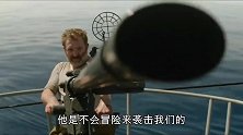 战斗机在空中盘旋，瞄准了敌方潜水艇，却被高射机枪直接打废！