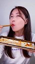 烤冷面  酥软的面皮配上甜辣酱~再加上鸡蛋跟香肠~完美搭配，无可挑剔的味觉享受美食 919带货主播总动员