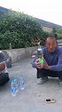 这才是真正的老酒民，这种方式喝酒，连拍摄者都忍不住大呼牛逼