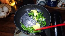 韭菜花怎么吃，营养又好吃的韭菜花炒鸡蛋，超级开胃