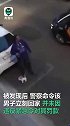 只因“封城”后还允许遛狗，西班牙一男子上街溜假狗被警察发现