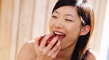 口臭很尴尬？这种常见水果，原来“对付”口臭很有效