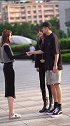 男生努力赚钱大概就是为了找这样的女朋友吧，街拍情侣