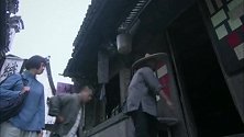 姜营长到店子想买四川辣椒吃，店家见她想吃四川辣椒便趁机推销本地辣椒